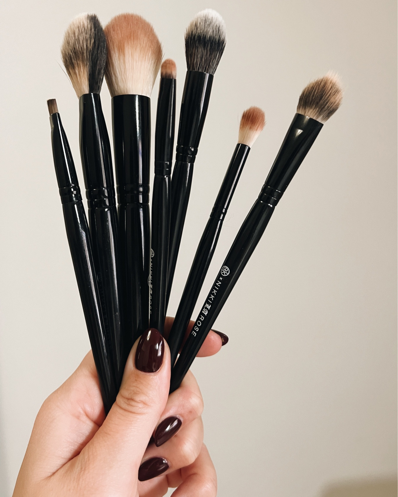 One of my fave brush sets that suits both pro artists and beauty lovers from BK beauty and Nikki La Rose. Makeup brushes, MUA brush, brush sets

#LTKbeauty #LTKCyberSaleFR #LTKCyberWeek