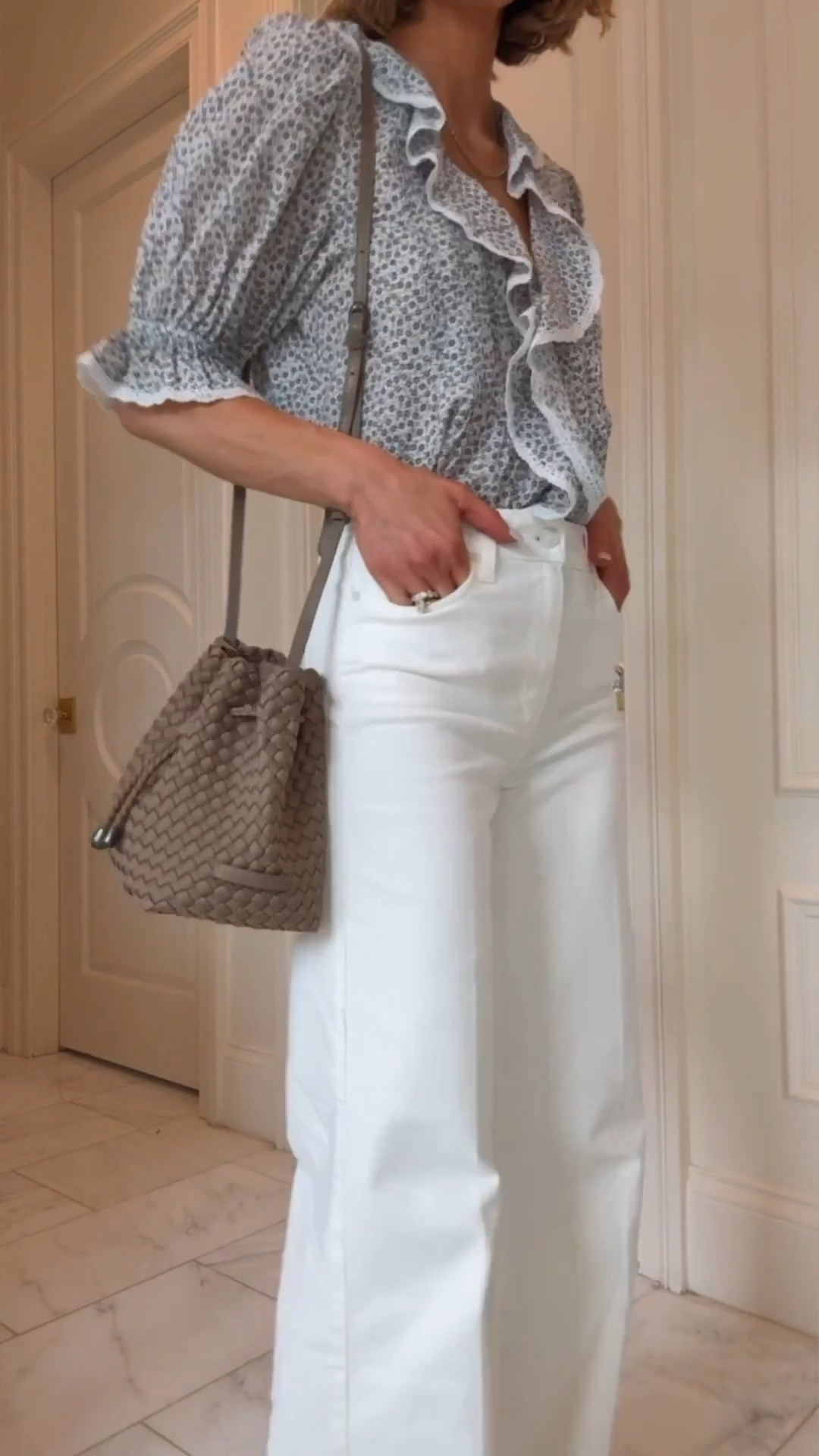 How I'm styling my white wide leg jeans for spring. I'm 5'7 and wearing my true size 25 - linking both inseams.

#LTKootd