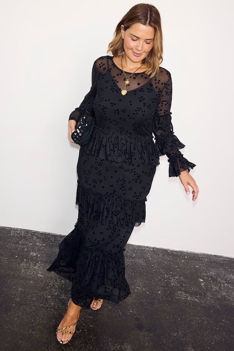 Black 🖤

#LTKcurves #LTKuk #LTKfestive