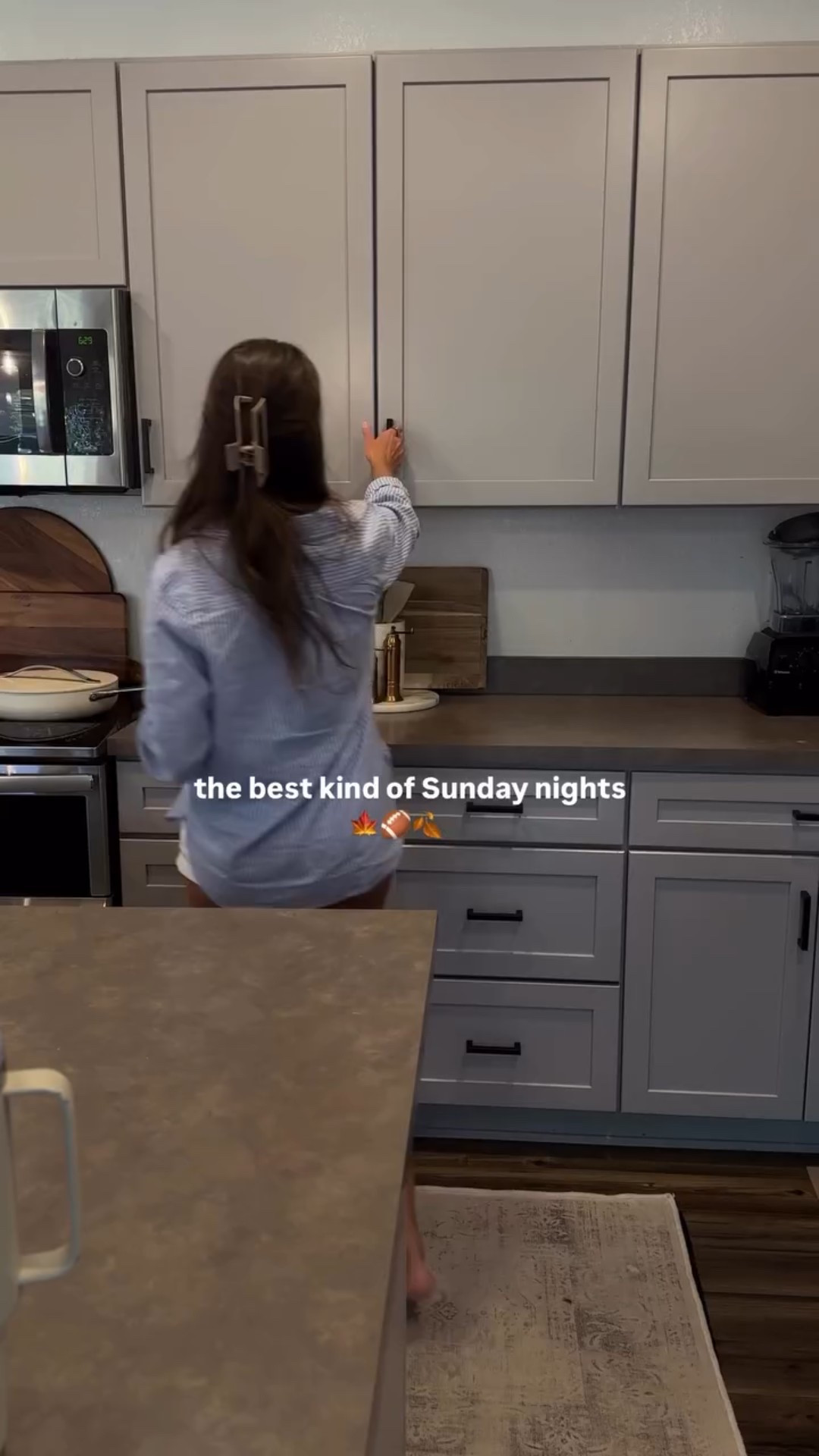 it’s the best time of the year! 🏈 

What weekends are going to start looking like here through the end of the year! Lots of cozy meals (and fresh food from the garden while it lasts) and lots of football!! 

Sunday night ending with a clean house, a home cooked meal and some football is my favorite way to start the week! 

Everything linked in LTK for outfits, kitchen, and more. 

#footballseason #sundaynightfootball #footballaesthetic #falldecor #fall #football #homedecor 

#LTKFindsUnder100 #LTKSeasonal #LTKHome