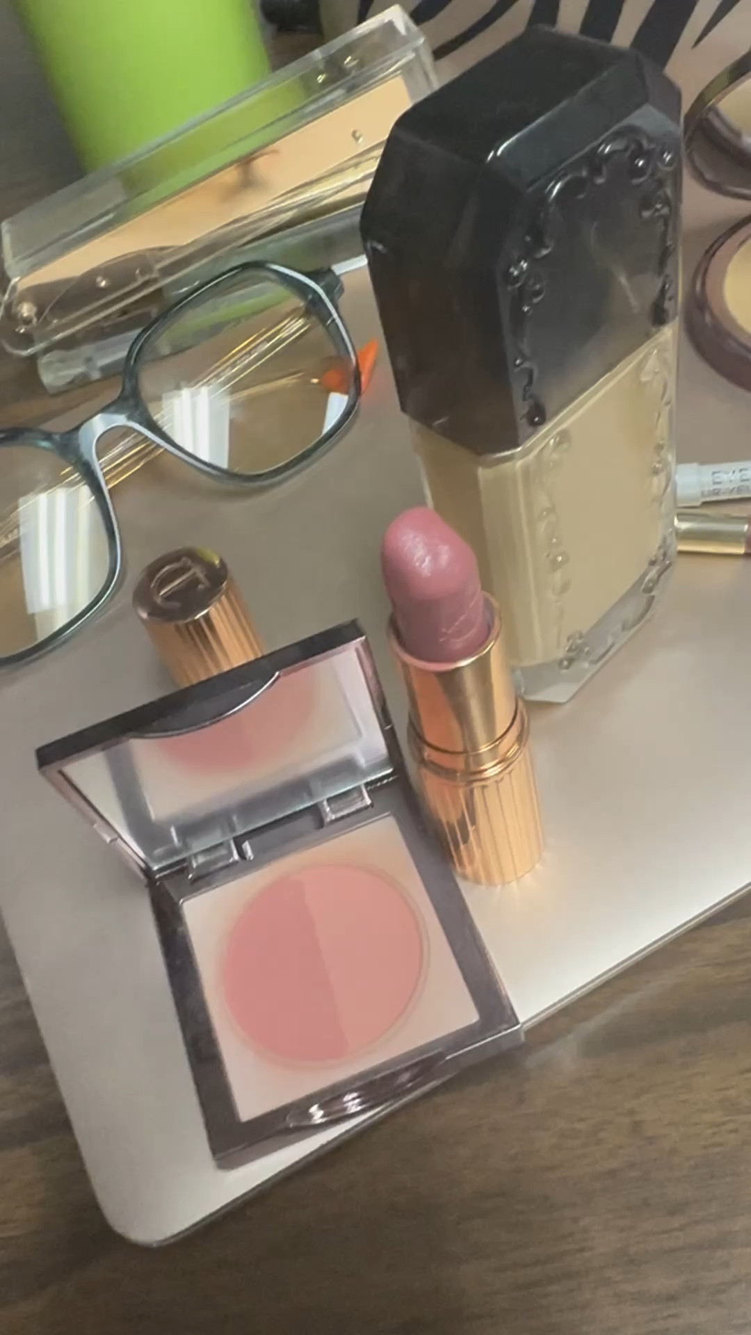 MOTD, FOTD, blush, pink lipstick, foundation, serum foundation, Lon wear foundation, 

Deskscape 💄👓
Blush: Florence 
Foundation: Tan 60
Lip liner: chocolat
Powder: medium 
Lipstick: Liv it up 
Eyeliner: burgundy 

#LTKbeauty #LTKFind