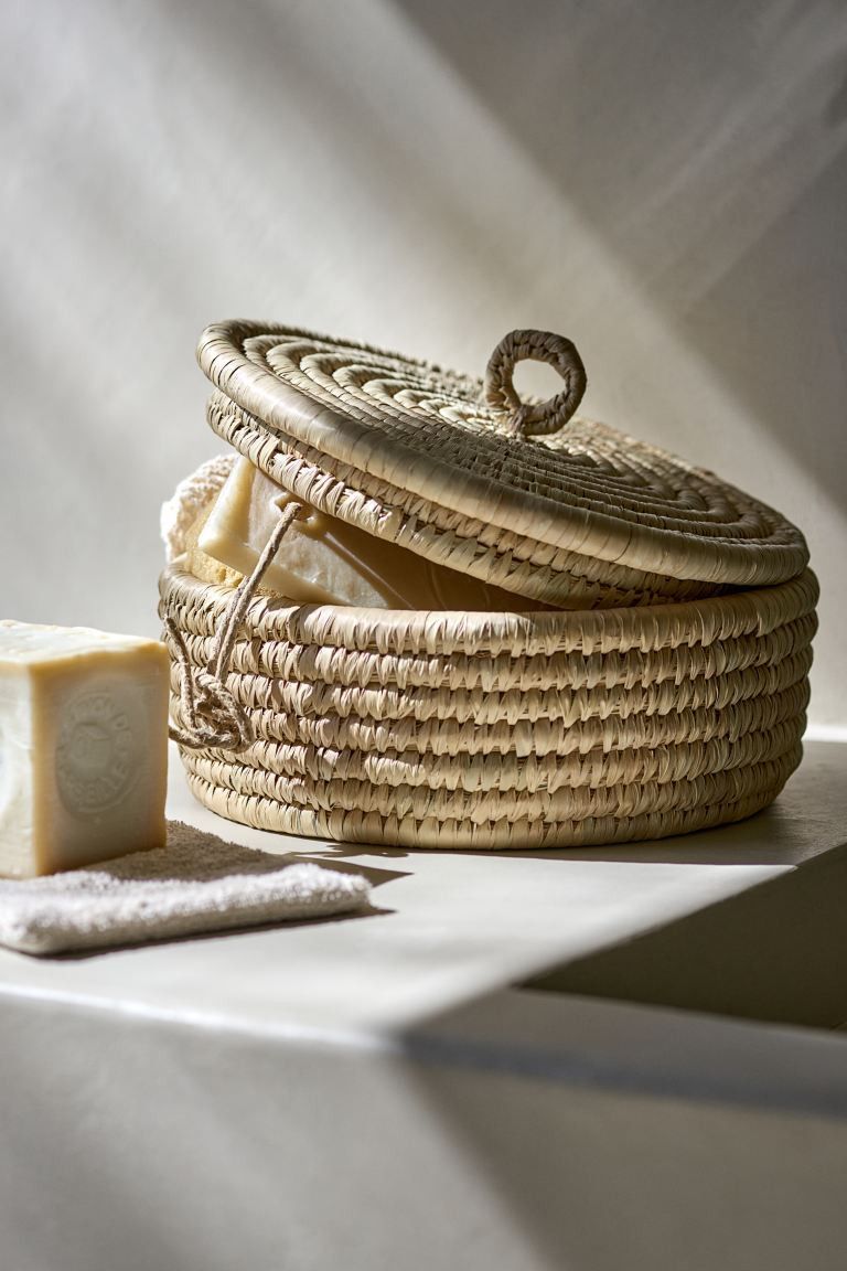 Braided Straw Basket with Lid | H&M (US + CA)