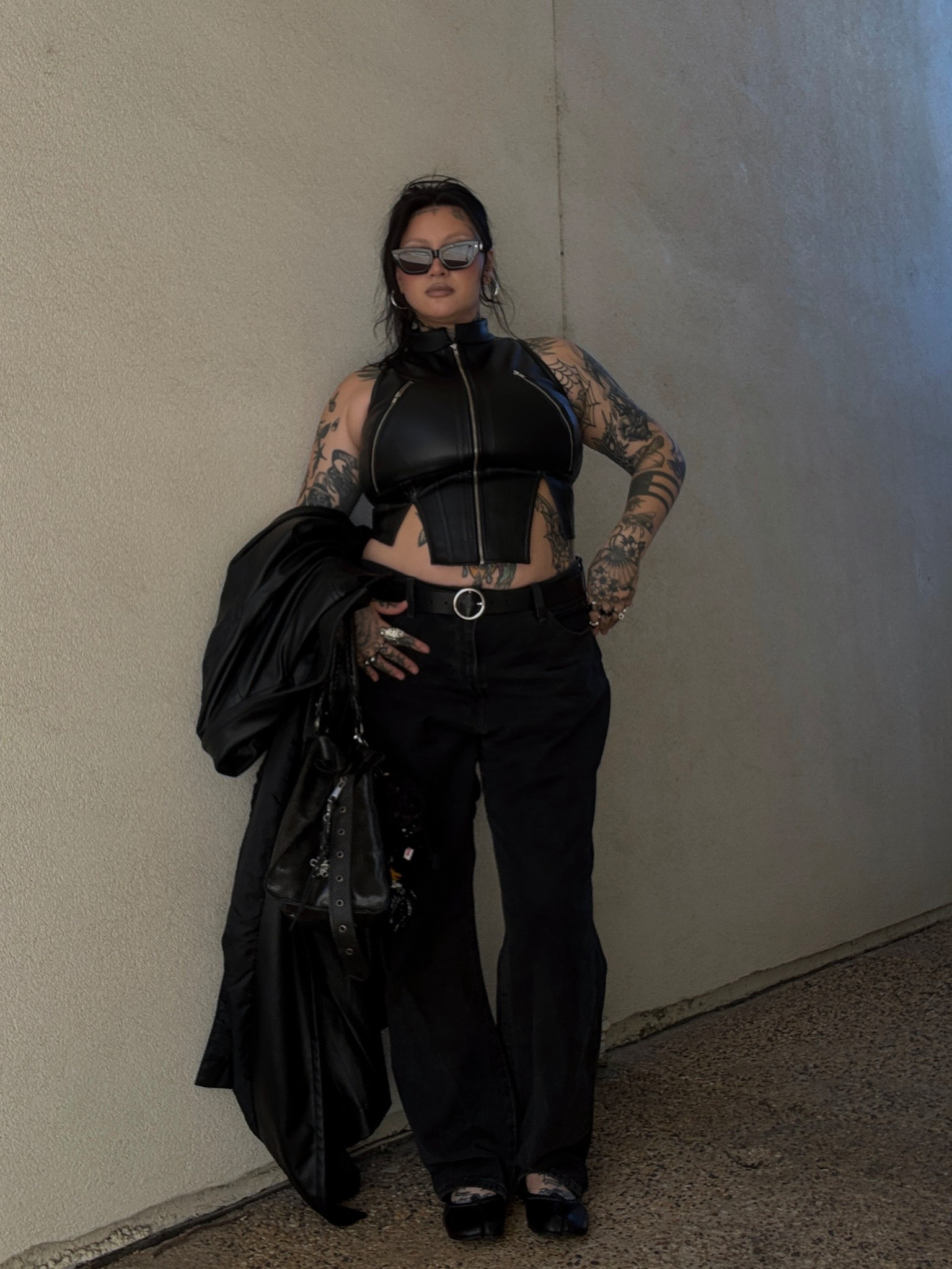 Happy to finally have found a baggy denim that fits well and is the perfect black wash 🖤 I ordered a size too big for an extra baggy fit and belt needed!

#LTKFindsUnder100 #LTKMidsize #LTKStyleTip