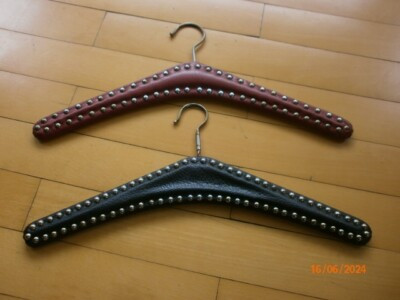 Kleiderbügel mit Nieten Lederoptik 60er/70er Jahre Vintage 2 Stück rot u.schwarz  | eBay | eBay DE