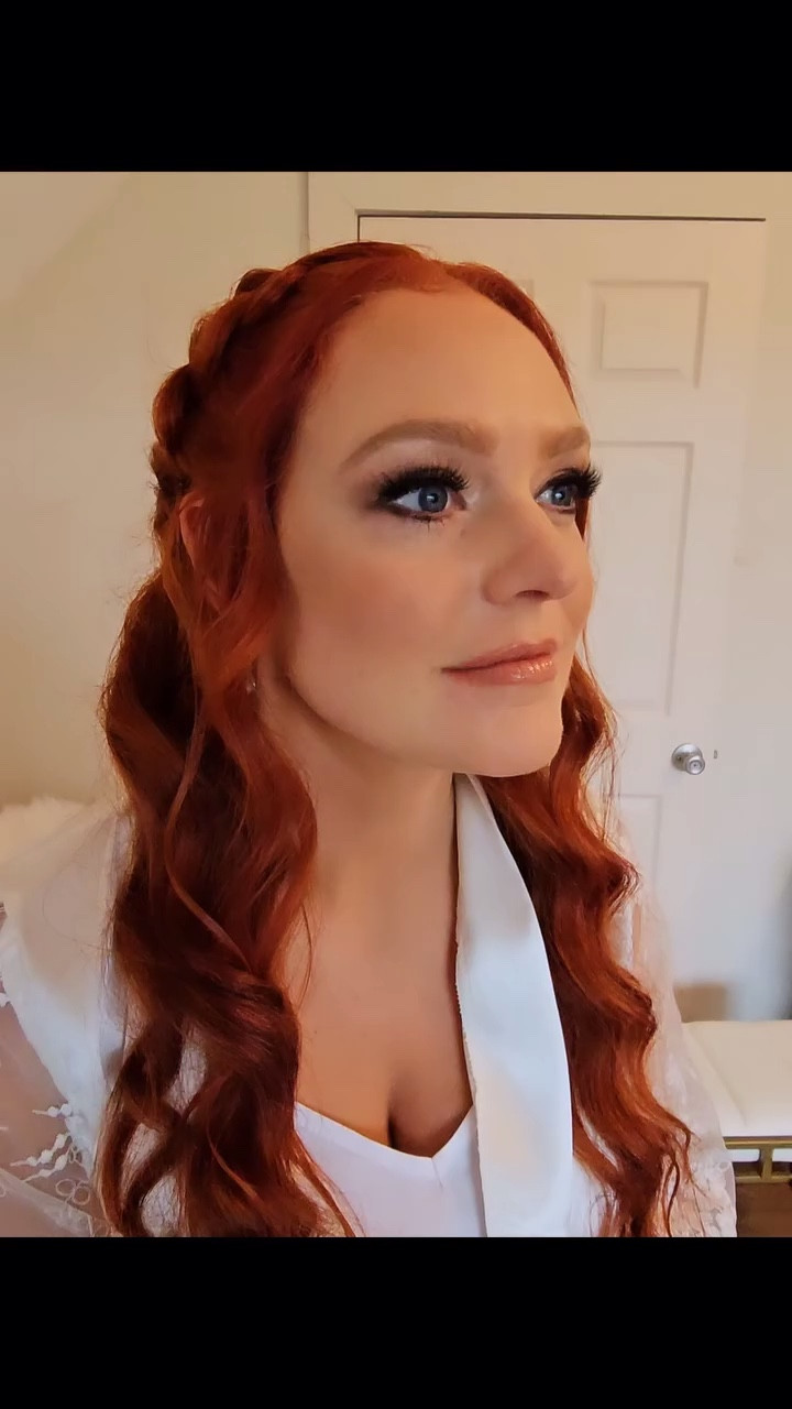 Beautiful bride-to-be! 

✨Makeup I used:
Airbrush Foundation: @kettcosmetics
Concealer/Color Corrector: @cinemasecretspro
Bronzer: @esteelauder
Contour/Brows: @anastasiabeverlyhills 
Blush/Highlight/Eyeshadow/Eyeliner/Lip/Lipliner: @maccosmetics 
Faux Mink Lashes: @ardellbeauty 
Setting Powder: @rcmamakeup 
Setting Spray: @urbanebeautyco 

✨Skin Prep:
@biodermausa 
@mariobadescu 
@embryolisseusa 

 #makeupartist #albanymakeupartist #albanynymakeupartist #albanycountymua #upstatenewyorkmakeupartist #licensedprofessional #bridalmakeup #bridallook #bridehairstyle #stonewallatthemeredith #airbrushfoundation #glammakeup #smokeyeye