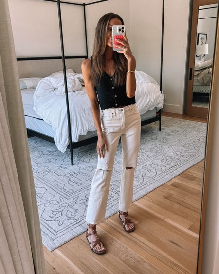 these jeans are literally perfect! 🩷 so flattering + def a summer wardrobe staple! 🙌🏻
use code AFLAUREN for an extra 15% off at abercrombie this weekend! 


#springoutfit #abercrombie #sale

#LTKsalealert