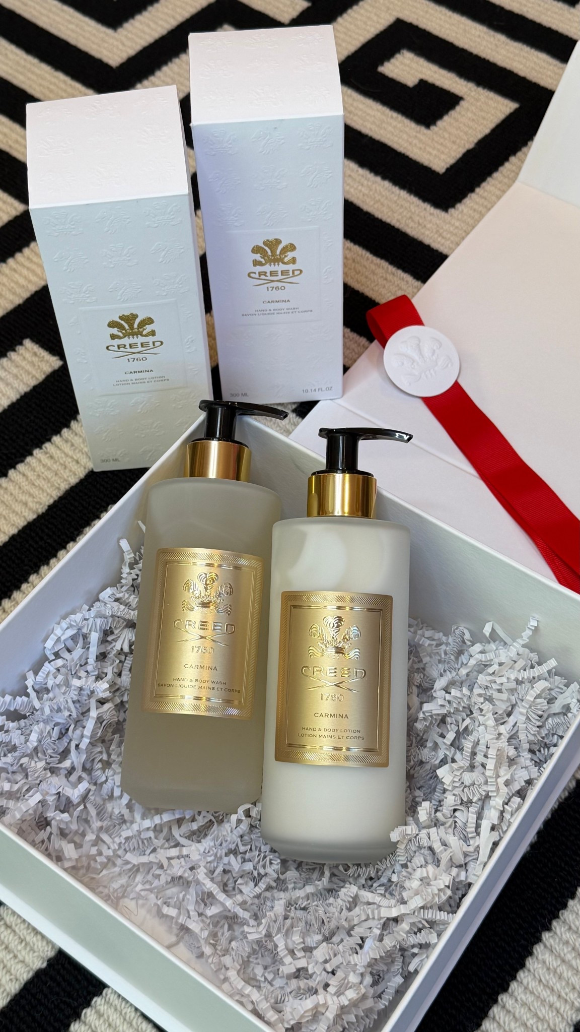 Gift idea!! I LOVE this smell and comes in lotion and wash sets ❤️