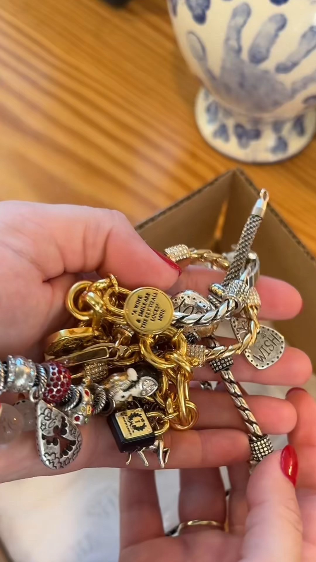 New Year = time for a jewelry reset! I’ve been using Shinery’s jewelry cleaner for a few weeks and I am insanely impressed! This would be such a great gift for birthdays, galentine’s day and more! #ad #gifted

#LTKBeauty #LTKmomlife #LTKFindsUnder50