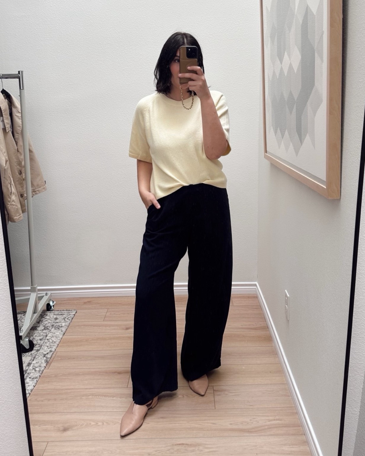 This Gap CashSoft tee is back in stock! It’s the softest sweater tee and it fits relaxed. I’m in the large.