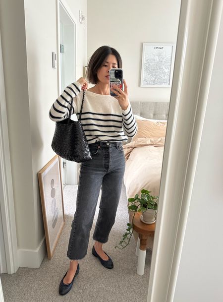 Sweater: Sezane Gaspard cardigan. Runs a tad large. I’m in xs 
Jeans: Levi’s. Tts
Flats: Chanel flats
Dragon Diffusion bag