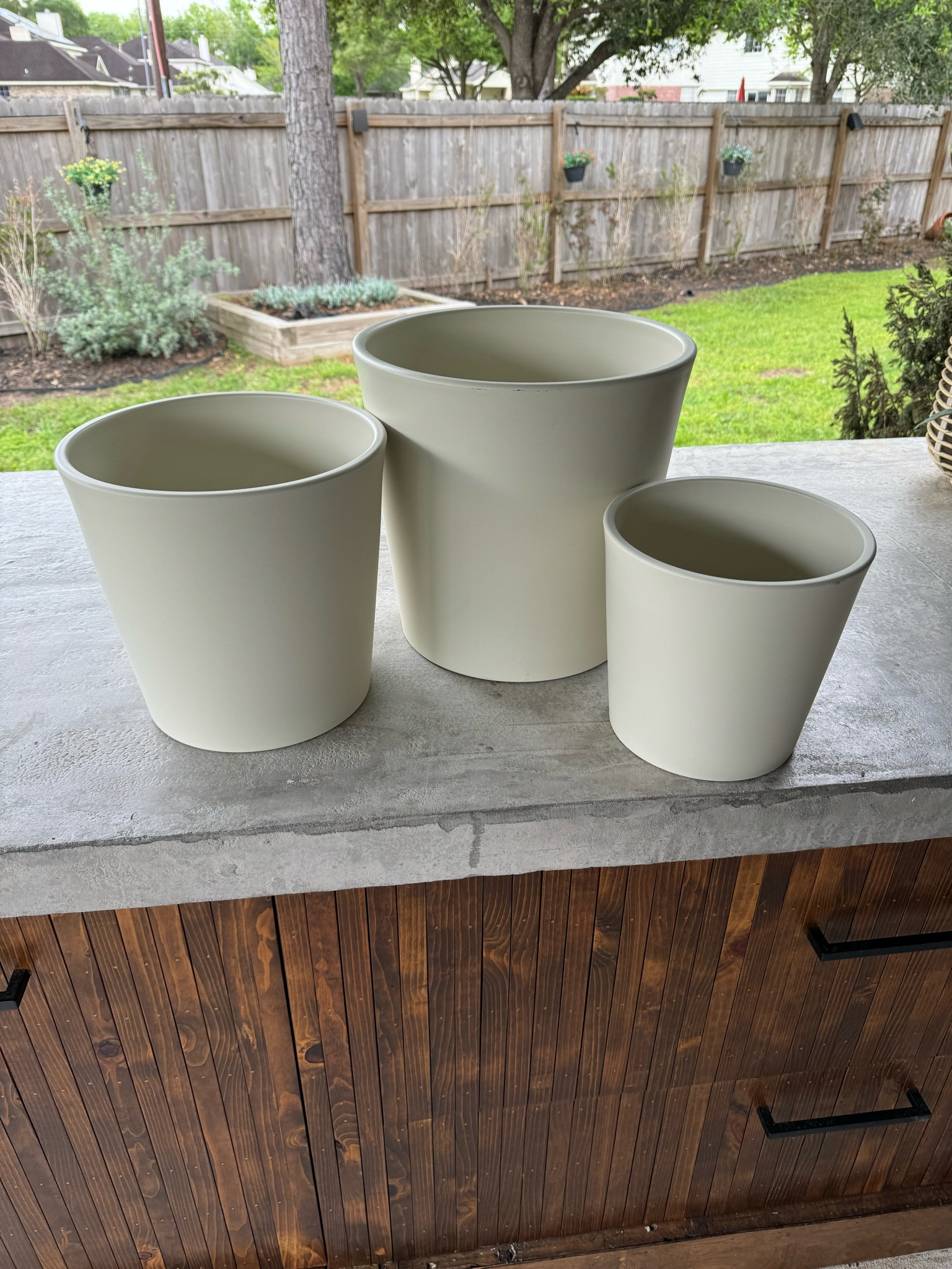 Scooped up these super cute outdoor planters that are currently 20% off 

#LTKhome #LTKSeasonal