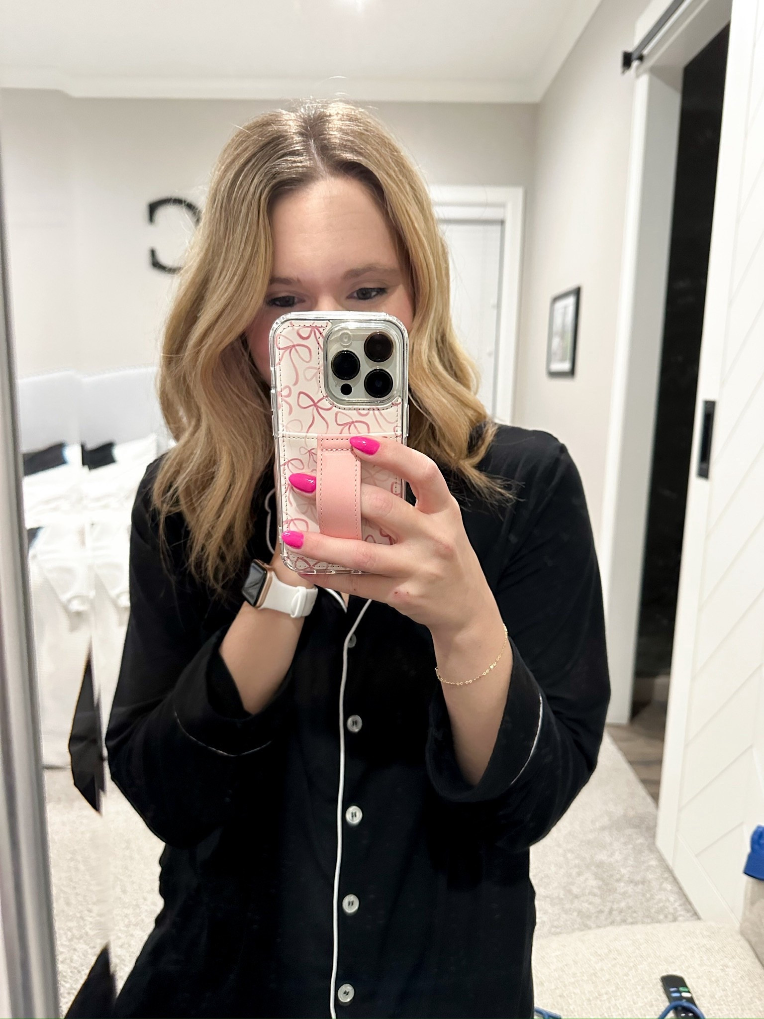 How adorable is this phone case?! This would make the perfect stocking stuffer for her! 