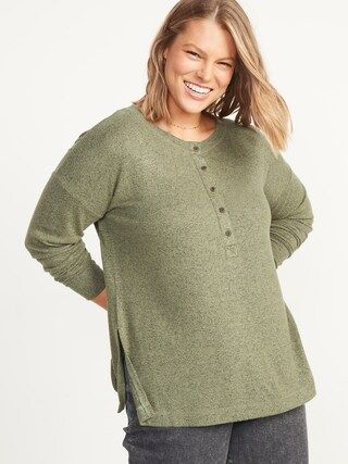 Women & Women's Plus / TopsLong-Sleeve Plush-Knit Henley Tunic T-Shirt for Women | Old Navy (US)