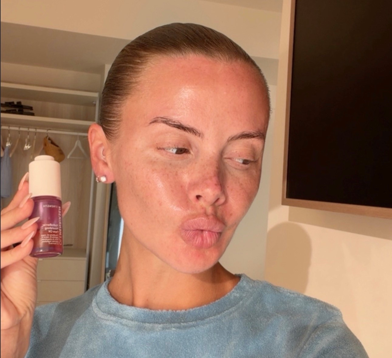 Best facial oil in the entire world. I’ve never tried one that comes close to this! It gives your skin amazing hydration without it being greasy 💜

When shopping on Look Fantastic use my code PERRIE for money off!!

#LTKuk #LTKeurope #LTKbeauty