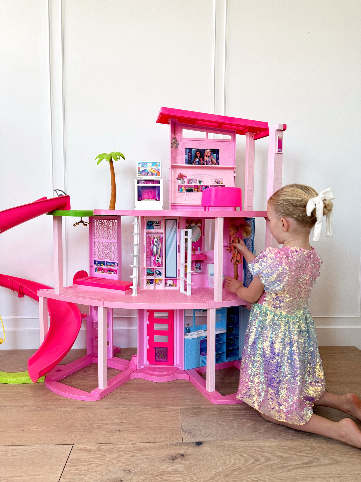 Cutest gift idea- #ad A 3 story Barbie Dreamhouse! What more could a girl want? This has been a toy
that all of the girls have loved for so long! The Barbie Dream House Pool Party Doll House
inspires endless fun with 360 degree play! There are so many different rooms to play in along
with 75+ storytelling pieces! You can find this perfect gift idea from T arget!
#Ad #TargetFinds #T oys #T argetPartner #T arget, @Target

#LTKGiftGuide #LTKFindsUnder100 #LTKFindsUnder50