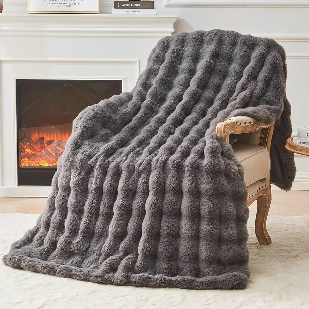 EMME Faux Fur Throw Blanket Dark Gray - Big Bubble Rabbit Cozy Blanket for Couch, Small Fluffy Fu... | Amazon (CA)