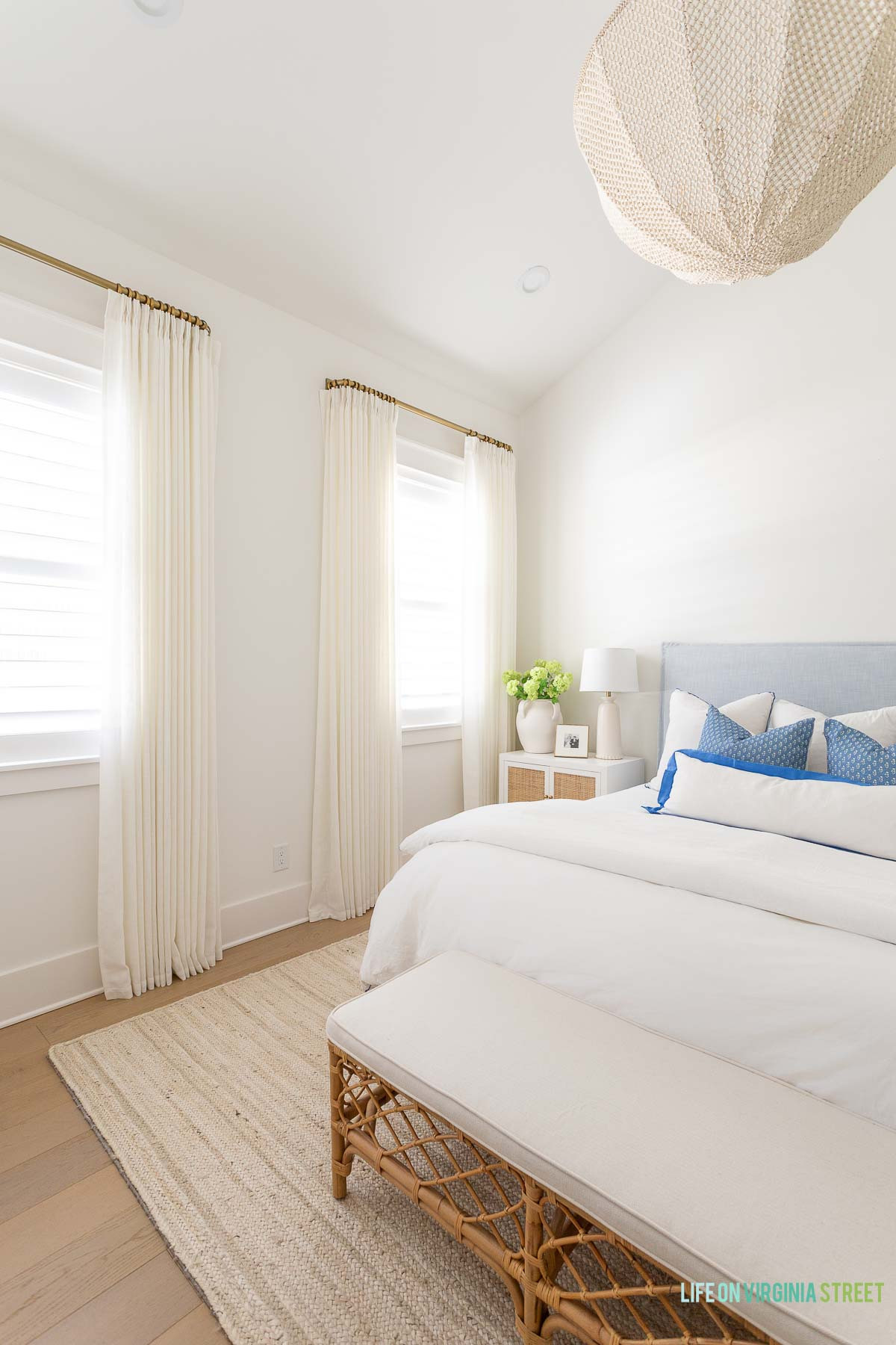 Modern coastal home bedroom 

 #LTKSeasonal #LTKHome