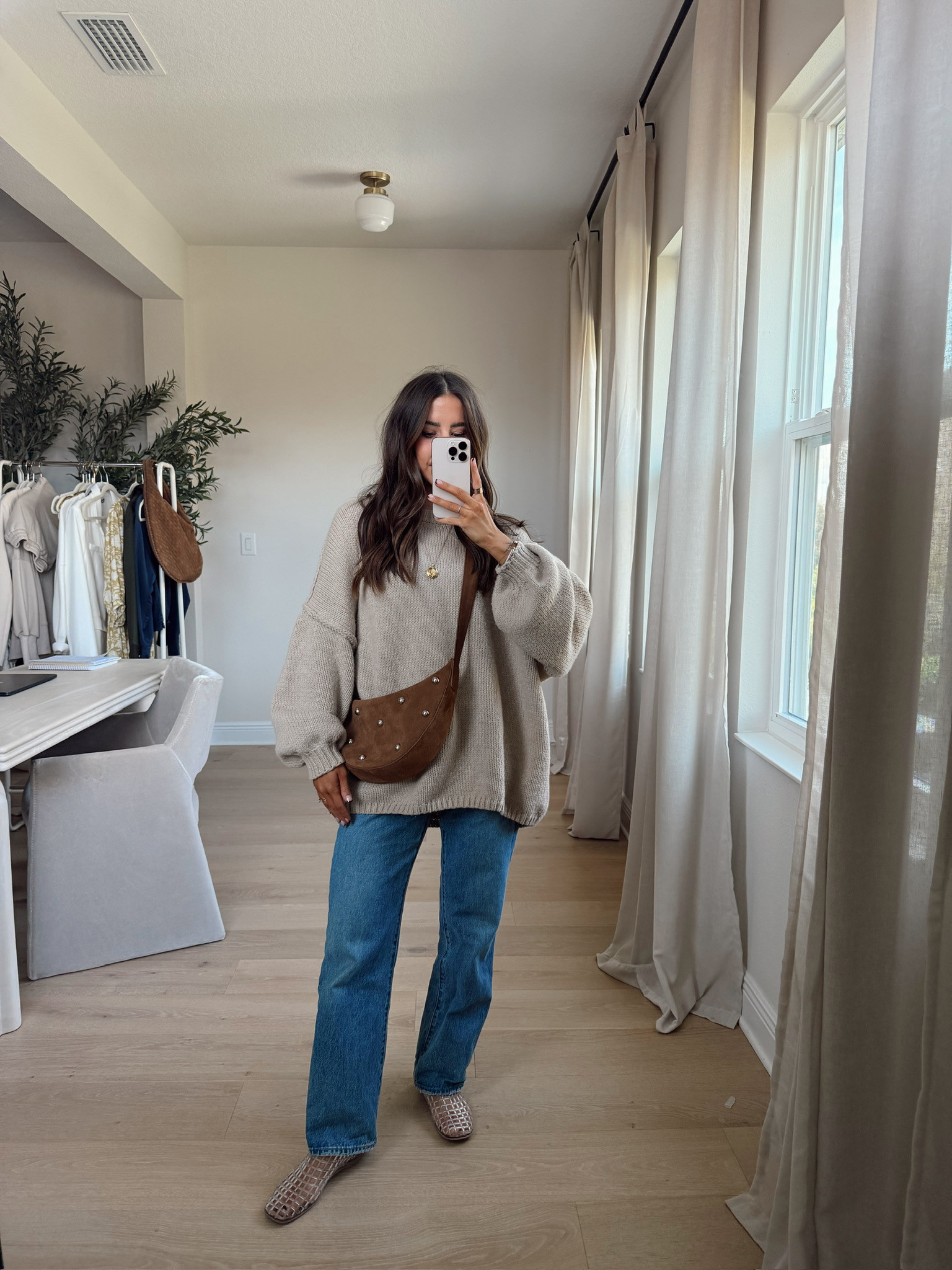 Sweater - L. Jeans - 24, run tts 

 