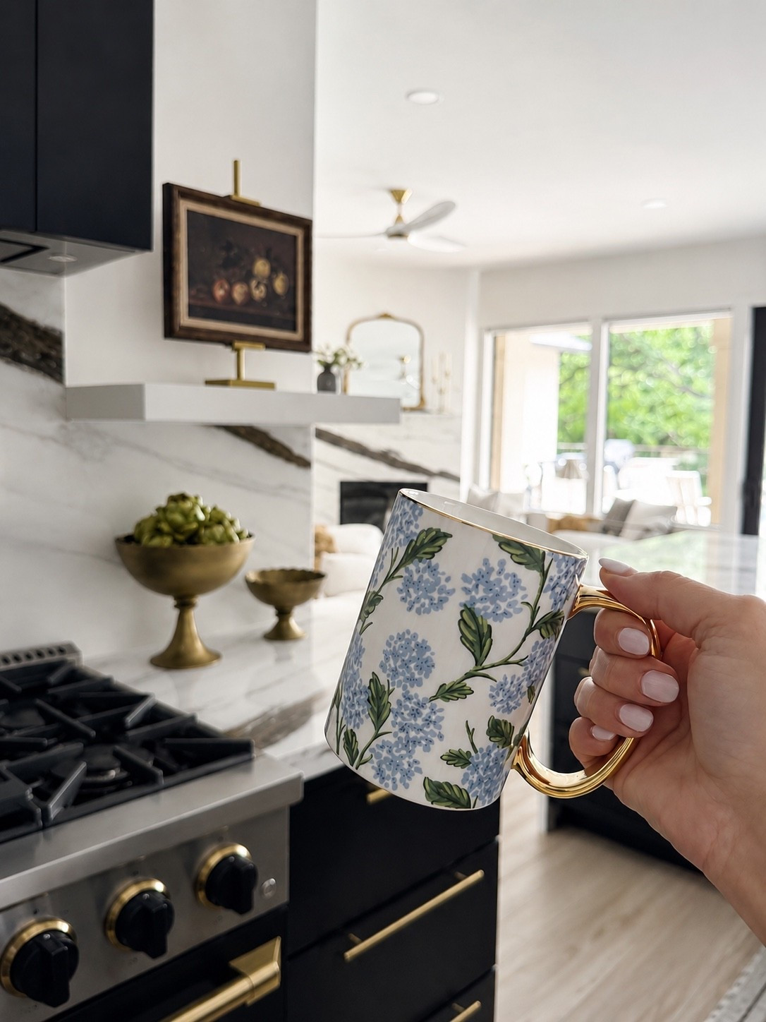 Channeling my love for hydrangea with my new Rifle Paper Co mug 

This pattern is the wallpaper being installed in my laundry room but in the black colorway 🖤