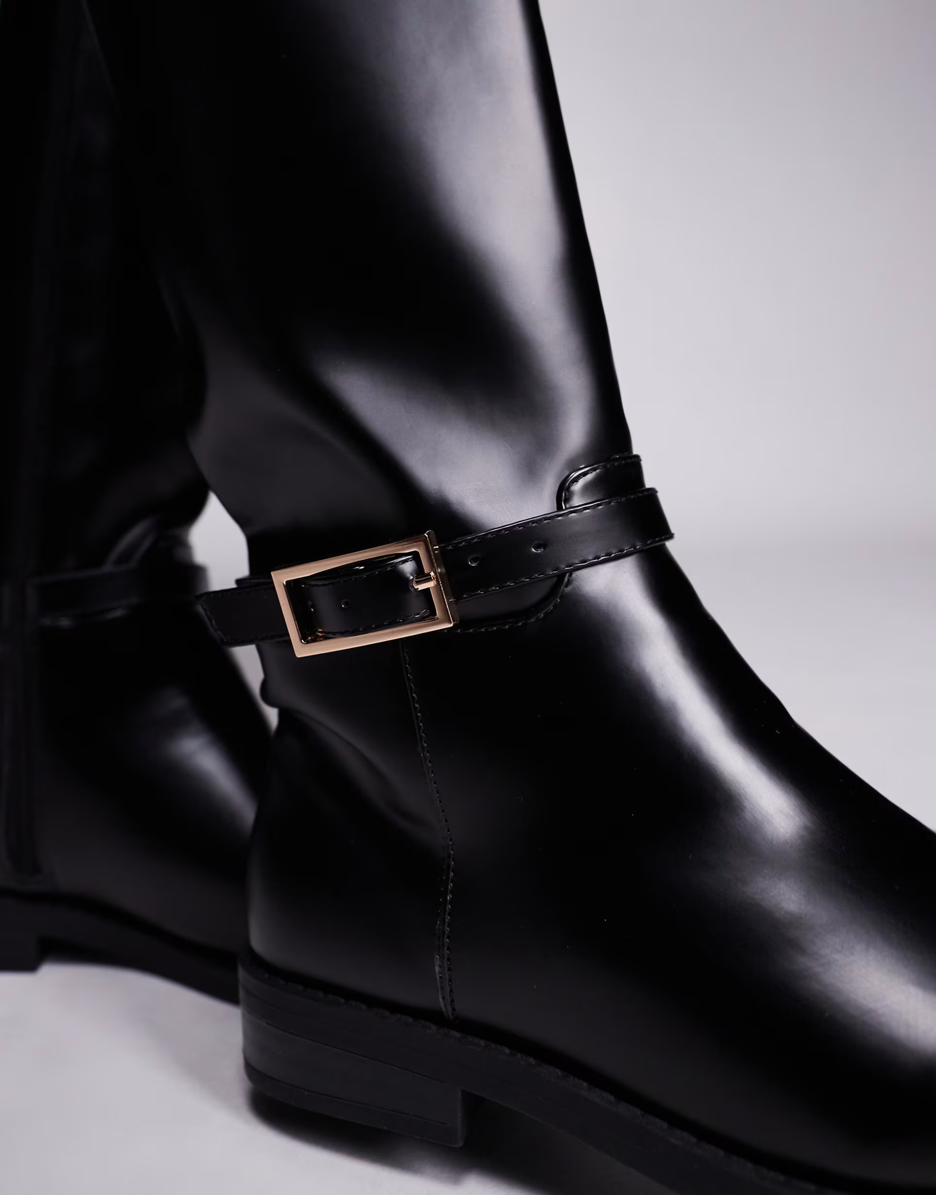Simmi London Oakleigh riding knee boots with buckle detail in black | ASOS | ASOS (Global)