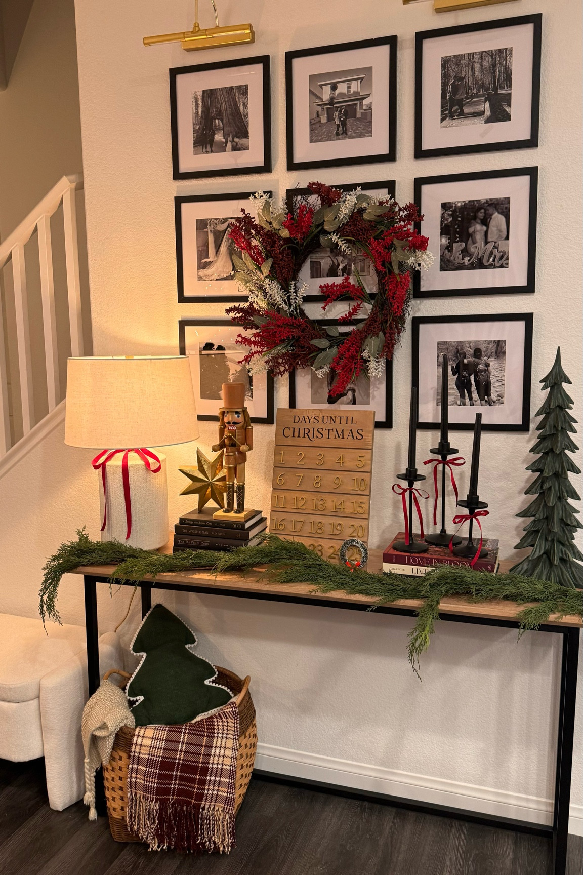 Christmas Gallery Wall decor 🎄⭐️

#LTKHome #LTKSeasonal #LTKHoliday