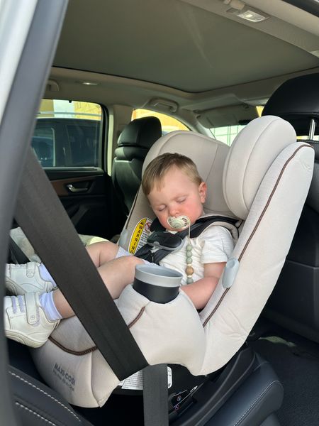 Toddler car seat 🤍 SO good! I debated between so many options but the Maxi Cosi is the winner. 