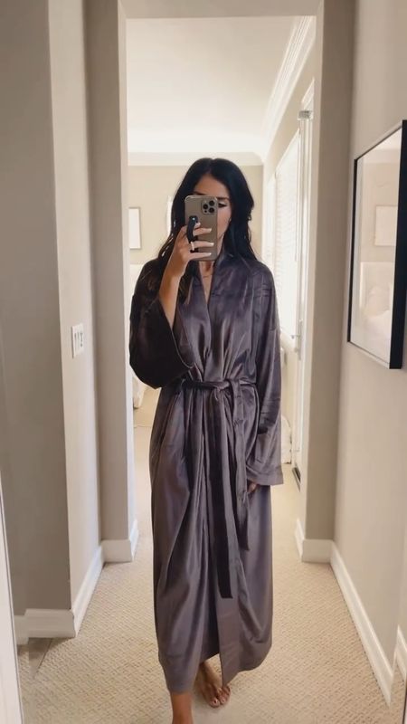 I’m just shy of 5’7 wearing the size XS robe, would make a great fit gift! StylinByAylin 