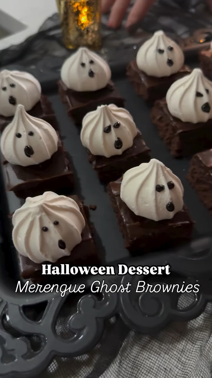 The perfect dessert to bring to your Halloween party! 👻

I got these meringues from @traderjoes placed them on top of a brownie and drew on a little face with some black icing! Easy and cute and my kids loved these! A fun treat to make together! 🖤

#halloween #spooky #spookyseason #ghost #halloweenideas #halloweeninspo #halloweentime #fall #fallstyle #fallrecipes #autumn #autumnvibes #autumnstyle #hosting #easyrecipies #halloweenfood #halloweendesserts #halloweentreats