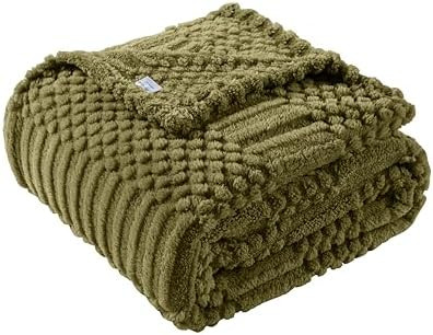 Green Throw Blanket - Soft & Fluffy Fleece, Cute & Aesthetic, Perfect for Sofa, Couch, Chair, Bed... | Amazon (US)