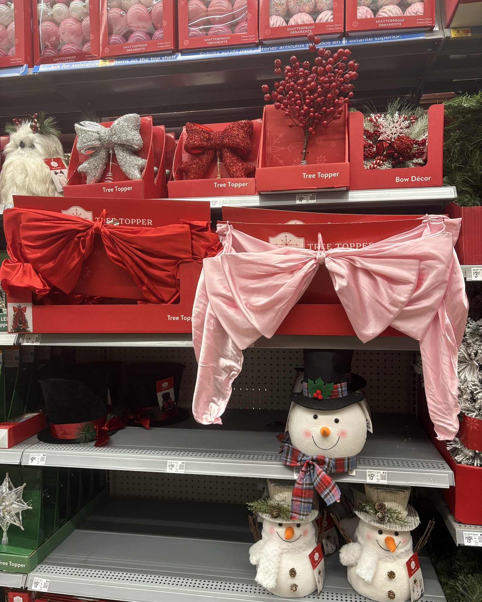 Sooo pretty!!! #christmas #christmastreetopper #christmastreebows #bowdecor #christmastree #christmastreedecor #christmasdecor #silkybowdecor #bowtreetopper