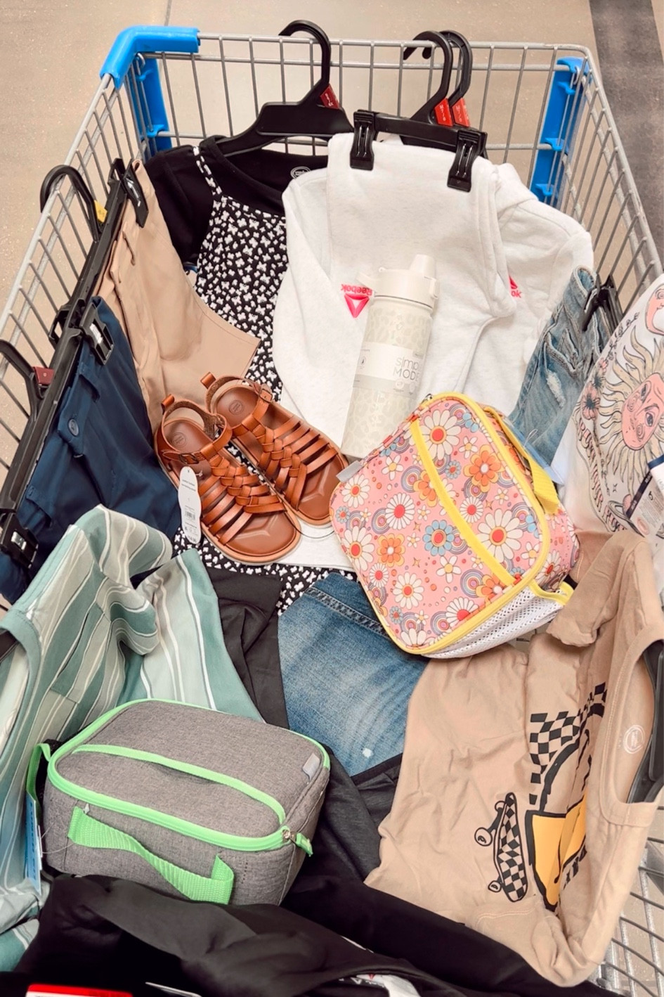 Look how good this Walmart back to school haul is! ✨👀

@walmart #walmartpartner