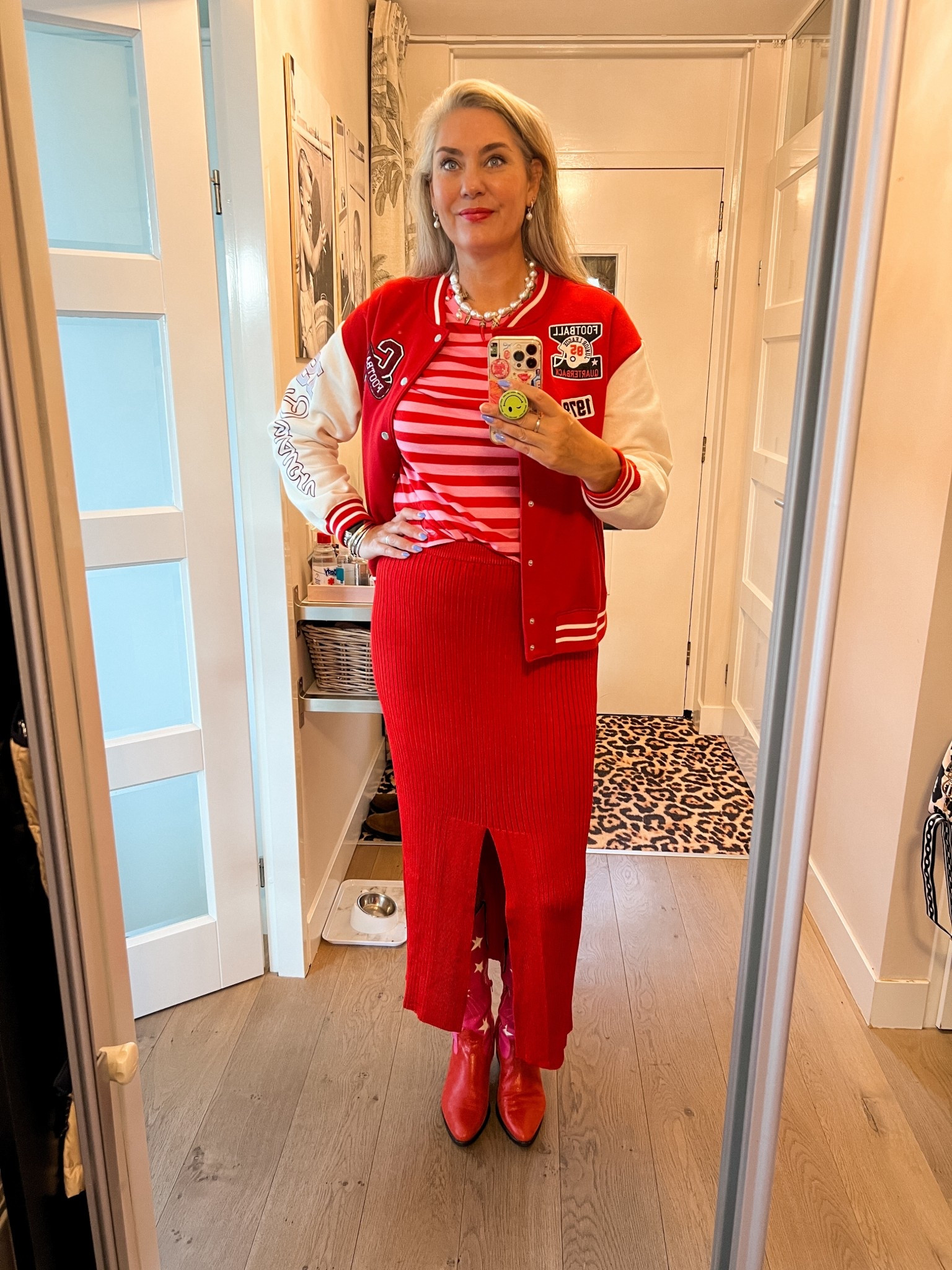 OOTD - Tuesday. Red baseball jacket (really old H&M), striped t-shirt (M), red skirt (M), pearl charm necklace, pink and red cowboy boots (old DWRS). 



#LTKeurope #LTKstyletip #LTKnederlands