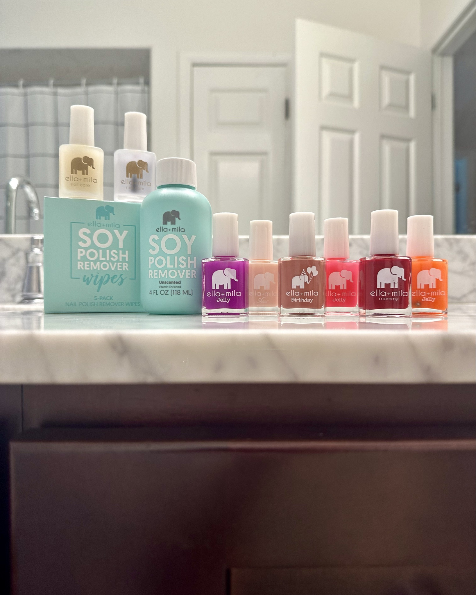 #ad DIY nails ft. Ella + mila @ellamila @cvspharmacy #ellamilaCVS

#LTKFindsUnder50 #LTKBeauty #LTKStyleTip