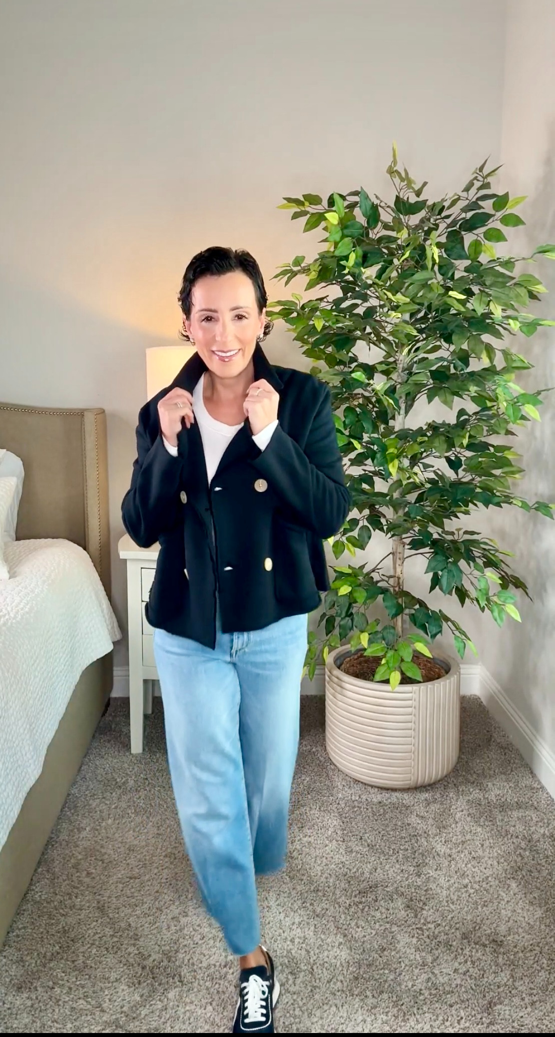 Soft cotton, clean lines, and pieces that just fit right. This is elevated casual done perfectly. @FrankandEileen

#FrankandEileenPartner #WearLoveRepeat  

 