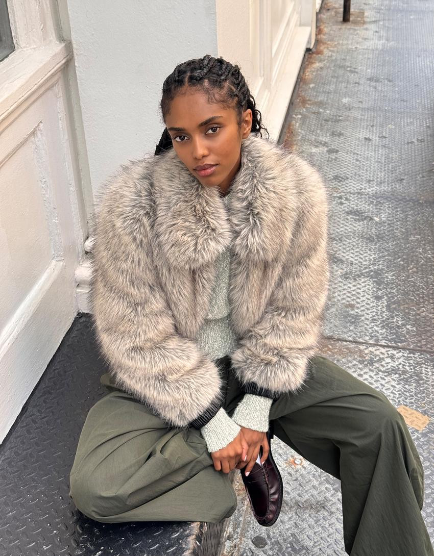 Kunstfelljacke mit Reißverschluss - Jacken und Trenchcoats - Damen | Bershka DE