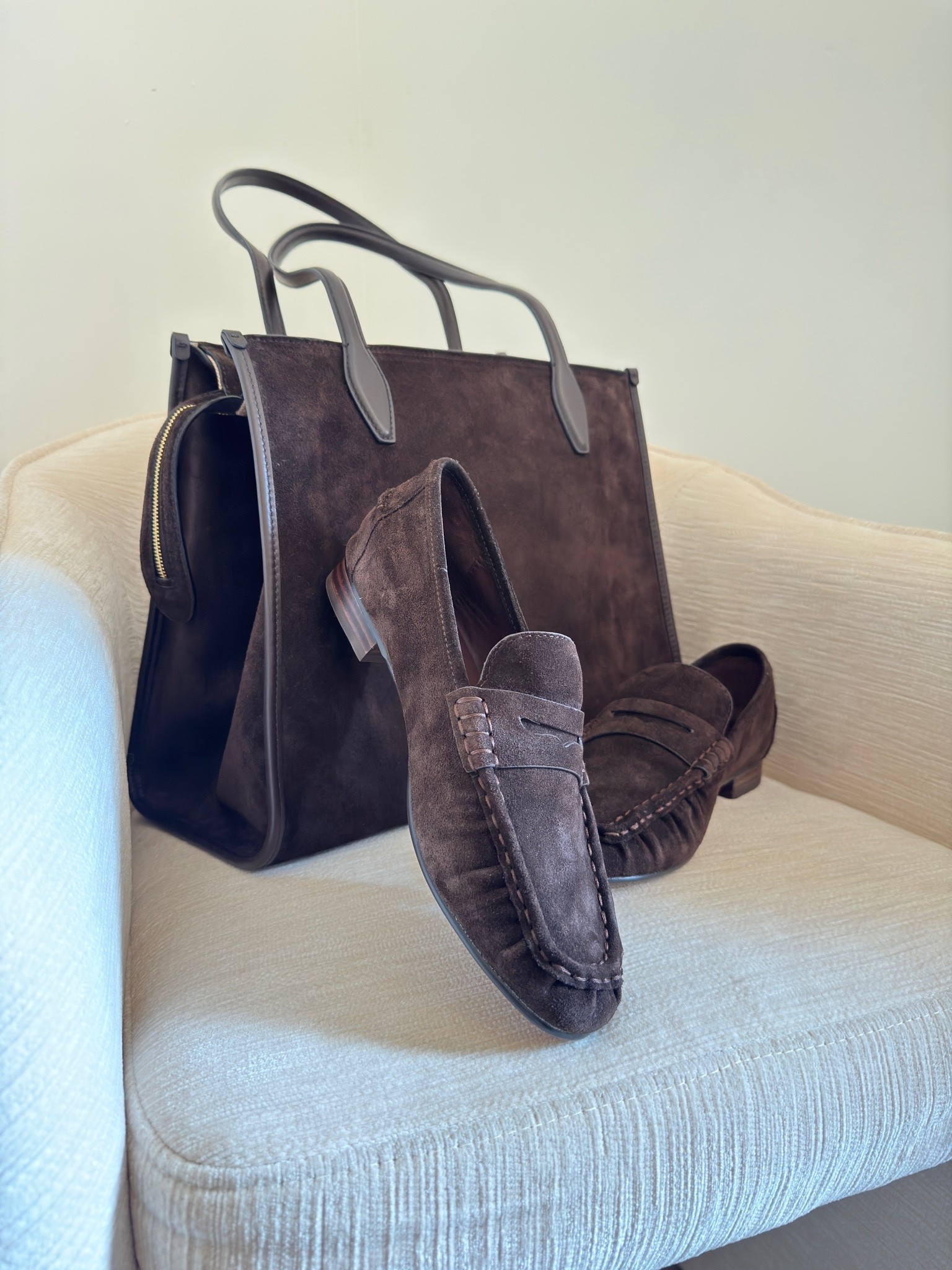 The accessories that pull it all together 🤎

@Madewell suede loafers + Lexington tote, linked here.

#madewell #fallaccessories #fallstyle #suede #loafers #womenover40 #styleover40 #elevatedstyle