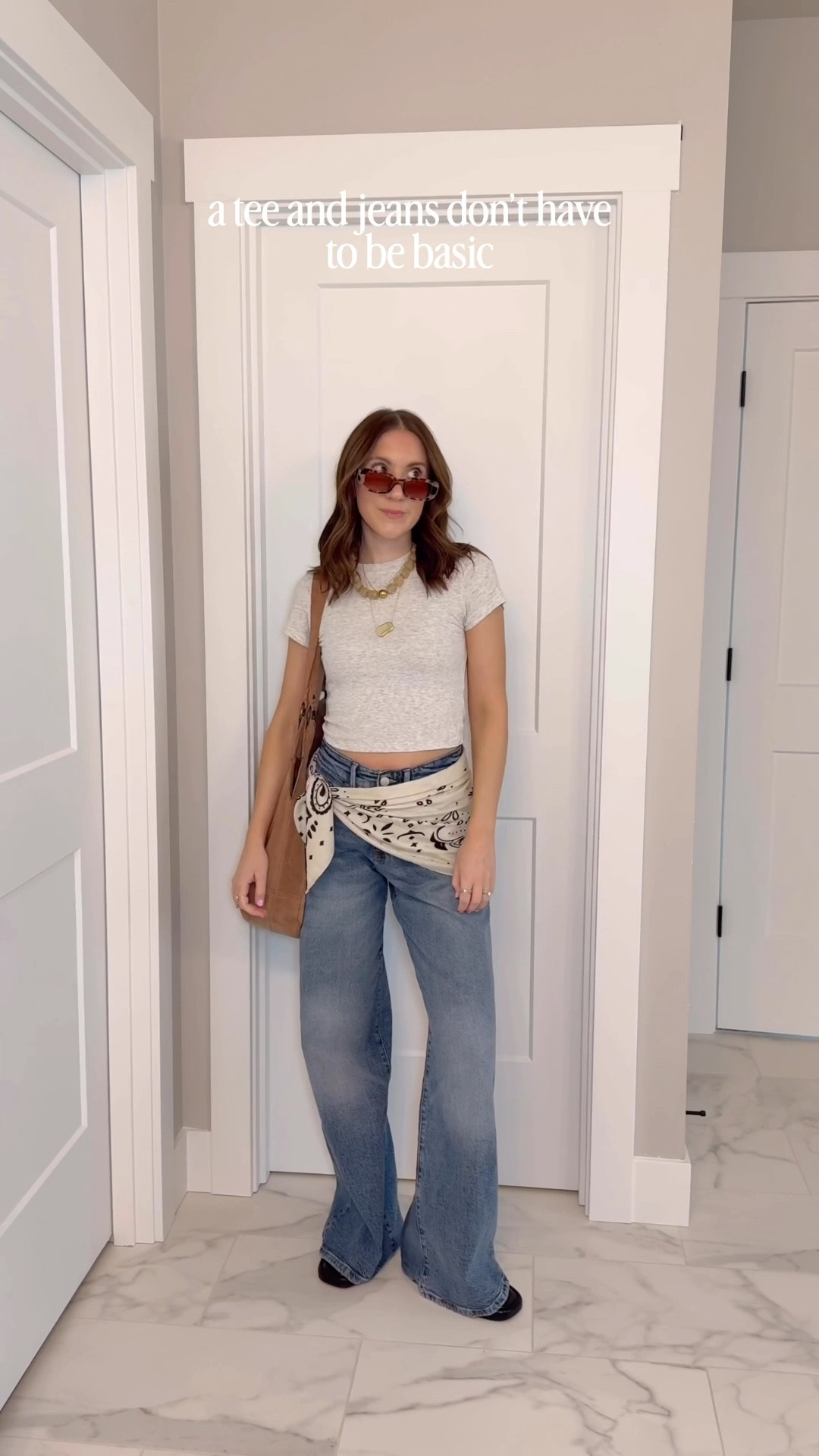 Casual ootd🤍 I absolutely love the fit of these jeans! Also loving a little hip scarf moment to elevate my basic tee and jeans!

ootd, casual outfit, good American, hip scarf, 

#LTKootd