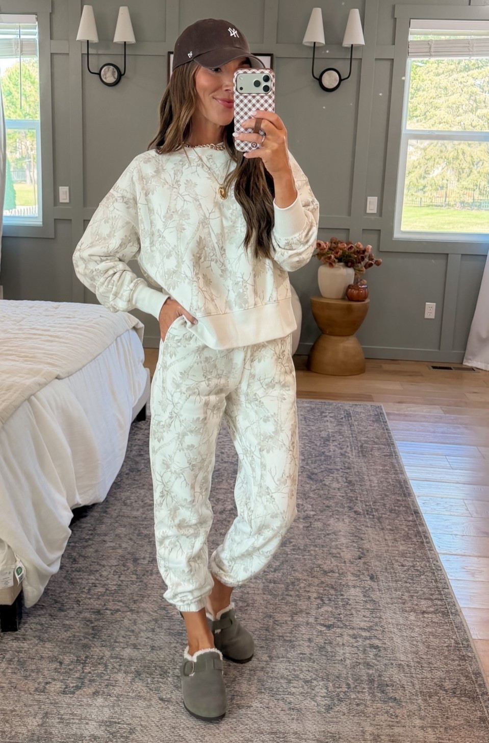 Like the cool mom but cozy 🤎🤍