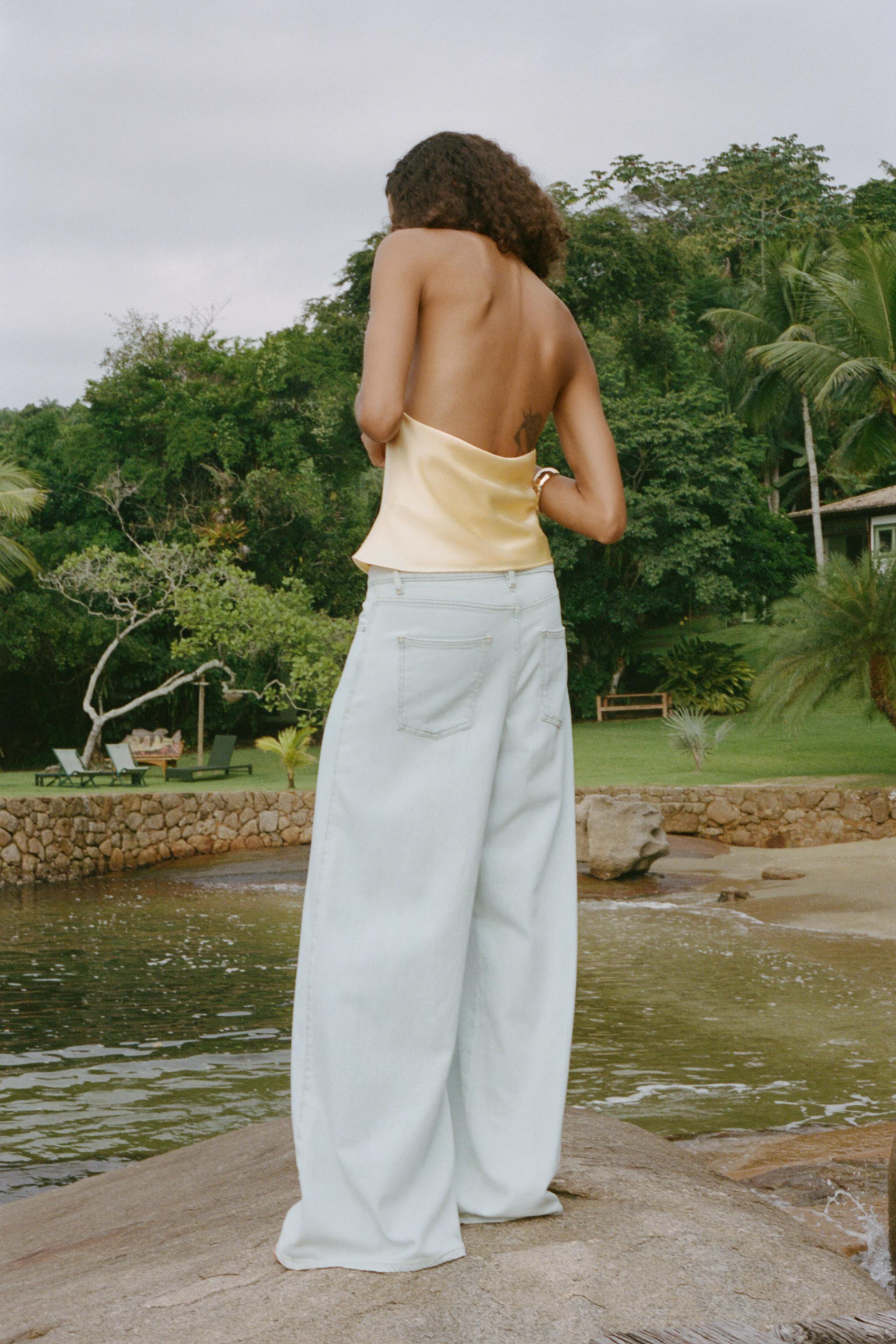 Halter neck top with open back. Back hidden button closure. | Zara US