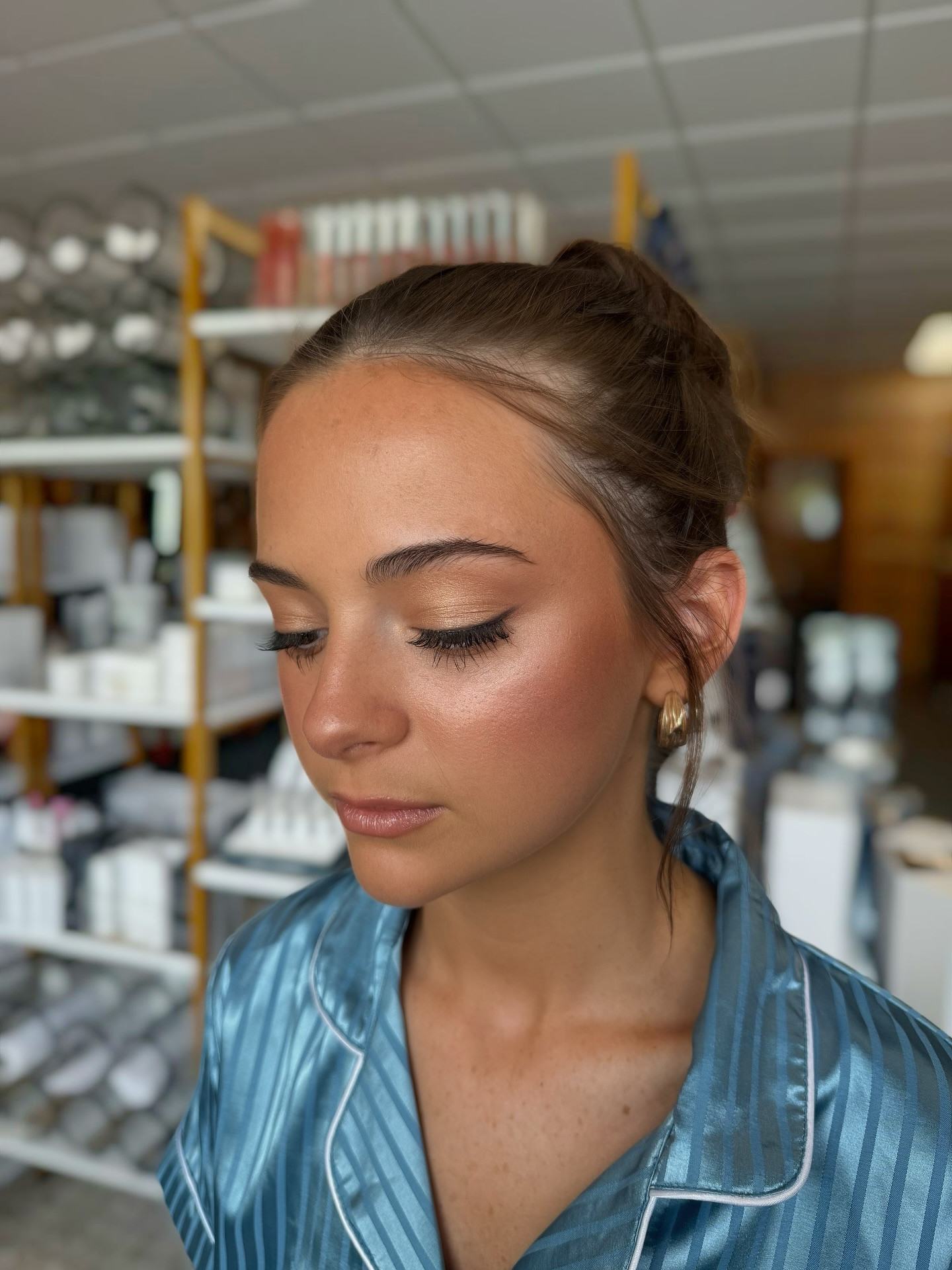 My number one tip for the dewy • glow from within vibe, is to layer a highlighting cream blush with a powder blonzer on top. This creates a multi dimensional look that is perfect for summer. My go to is Jane Idedale Aura + Peaches & Cream or Bare Minerals Kiss of Copper.