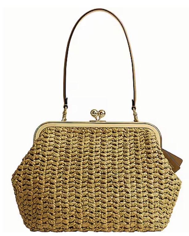 This bag is such a great summer bag!!