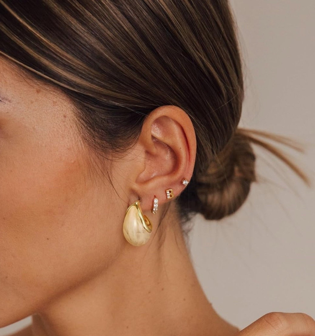 KissYan Acrylic Teardrop Earrings for Women, 14K Gold Plated Resin Chunky Hoop Earrings, Lightweight Hollow Open Drop Hoops Translucent Hypoallergenic Vintage Fashion Jewelry Gifts