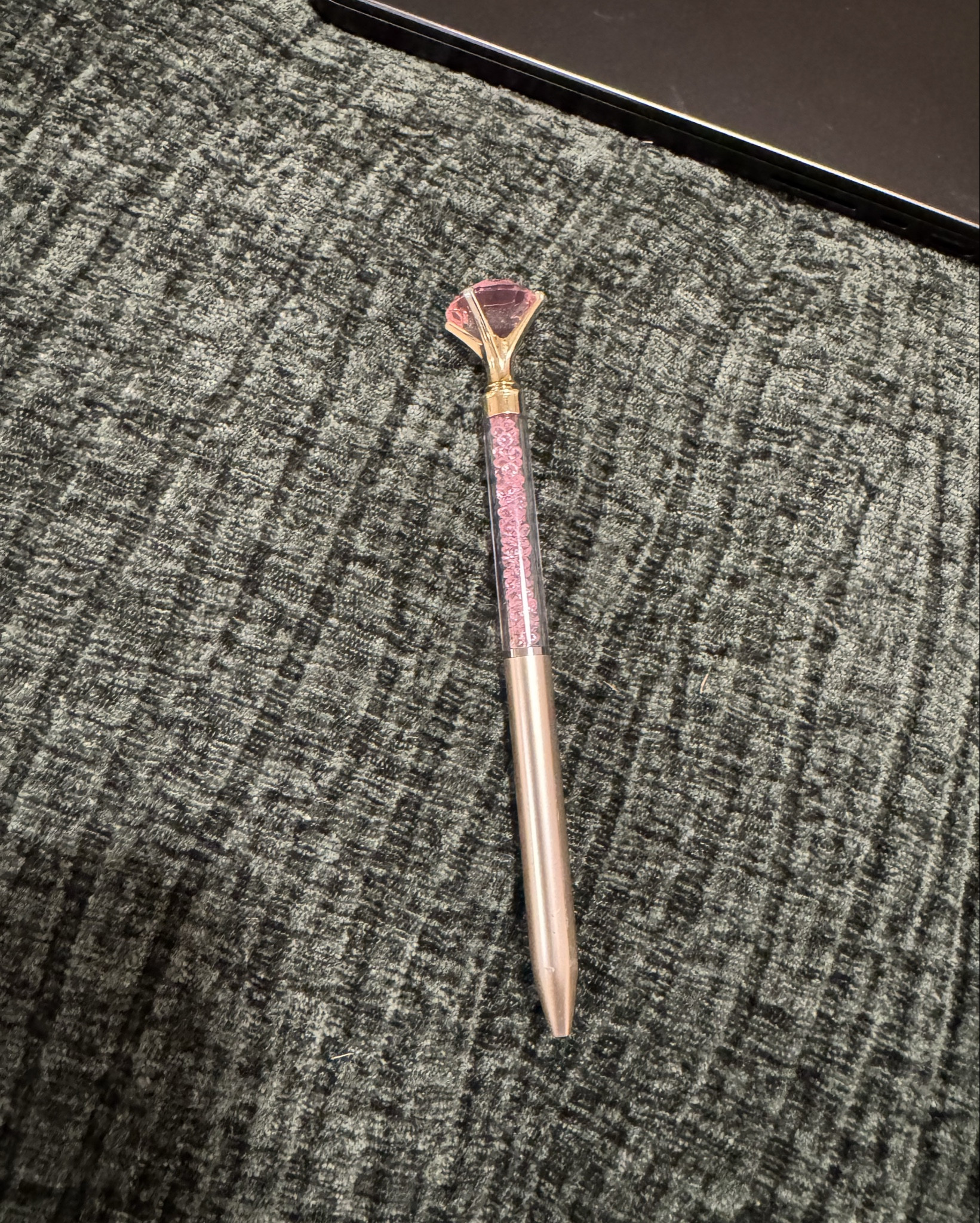 Because even my pen has to be cute. Writes smooth, feels good in hand, and makes jotting notes feel a little more luxe. Small thing, but I love it. 💕✍🏽

#LTKFindsUnder50 #LTKHome