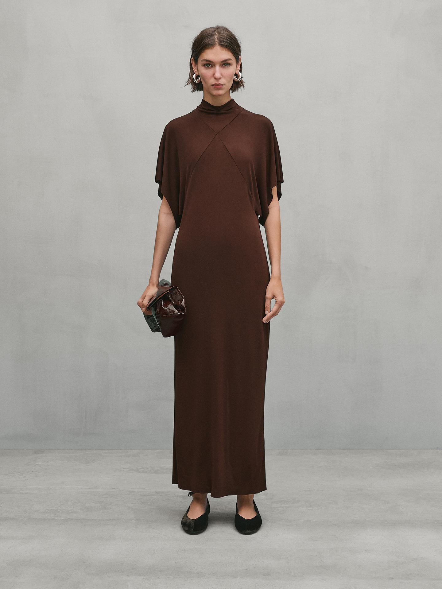 Midi dress made of 100% viscose fabric. Short sleeves. High collar. Cross seam detail in the neck... | Massimo Dutti US