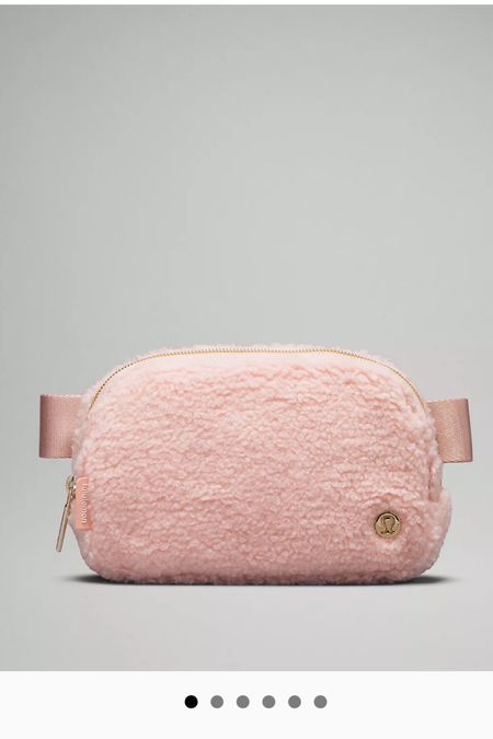 In stock pink Sherpa belt bag 


#LTKfindsunder50 #LTKSeasonal #LTKstyletip