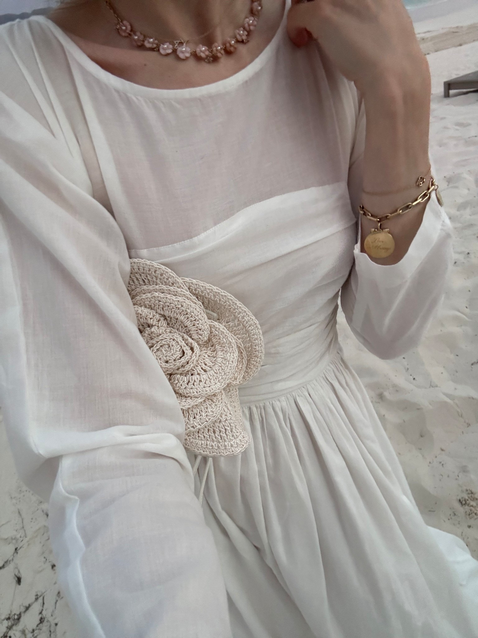 The perfect beach dress! So elegant and can be dressed up or down. Love long sleeves in the summer and it’s hard to find pieces as gorgeous as this. Wearing XS and a sticky bra ;) 