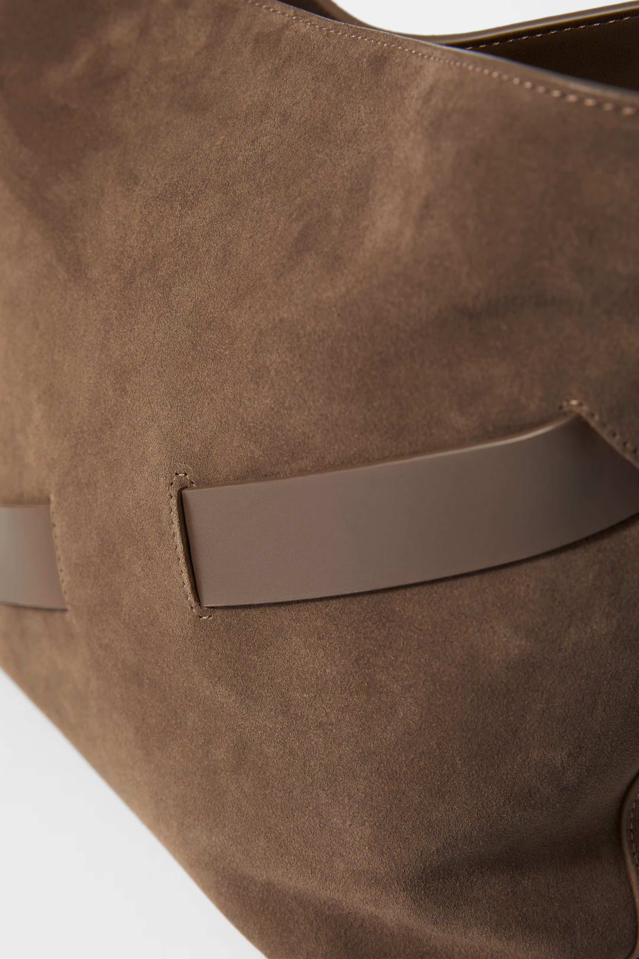 Beuteltasche aus Veloursleder - Braunes Veloursleder - Ladies | H&M DE | H&M (DE, AT, CH, NL, FI)