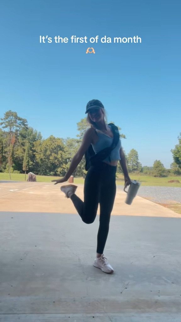 Sunday gym fit🫶🏻👟🏋🏼‍♀️

#LTKfindsunder100 #LTKstyletip #LTKfitness