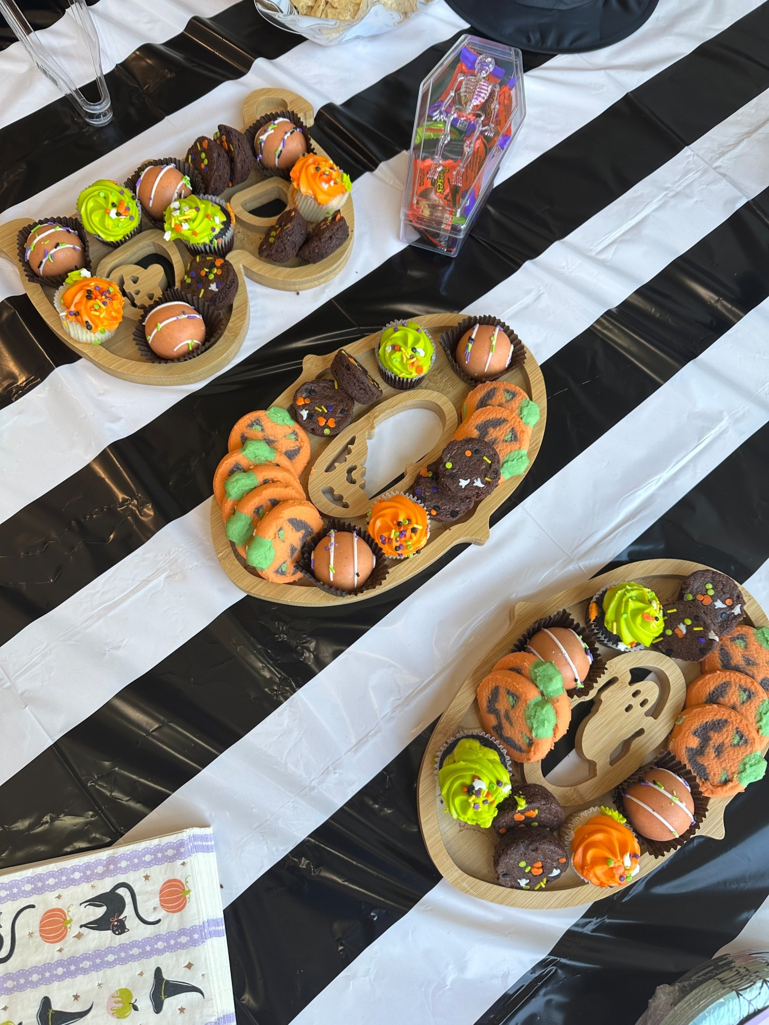 Halloween Boo Platter 

#LTKHalloween #LTKHome #LTKSeasonal