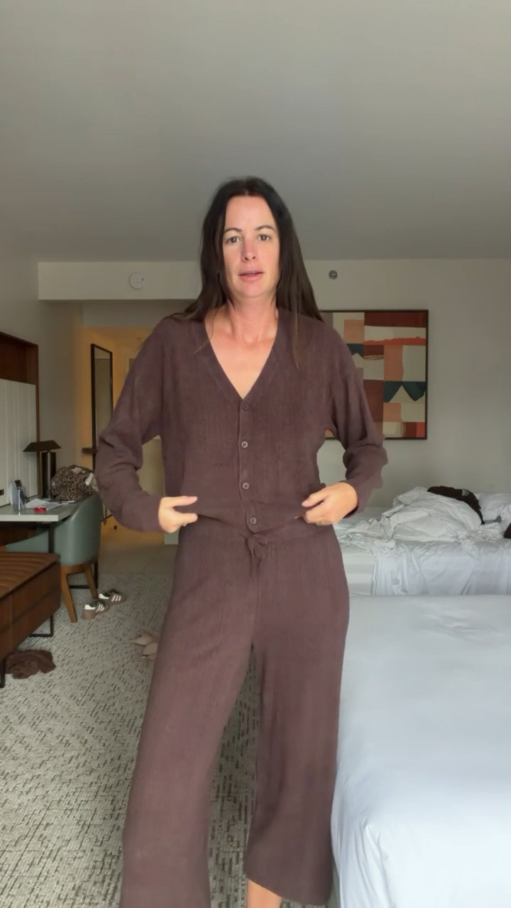 This lounge set is insanely soft, I even wore it to sleep last night!

#LTKootd #LTKTravel #LTKgrwm